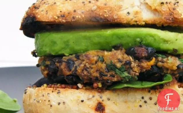 Hamburguesas de Boniato y Frijoles Negros con Especias Cajún