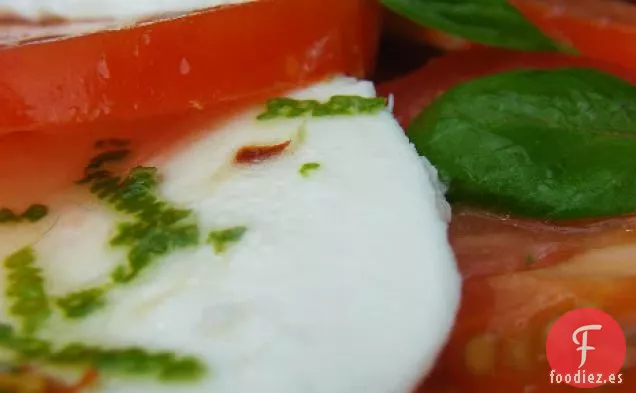 Ensalada Caprese con Chile y Lima