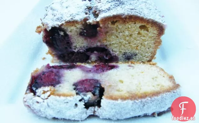 Pastel de Moras con Llovizna de Naranja