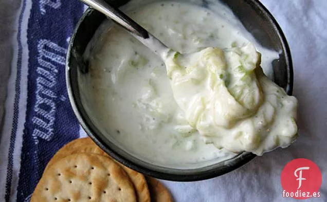 Salsa De Pepino Rápida Y Fresca Para Sándwiches Y Verduras