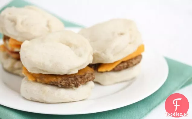 Sándwiches de Galletas de Salchicha Al Vapor para el Desayuno