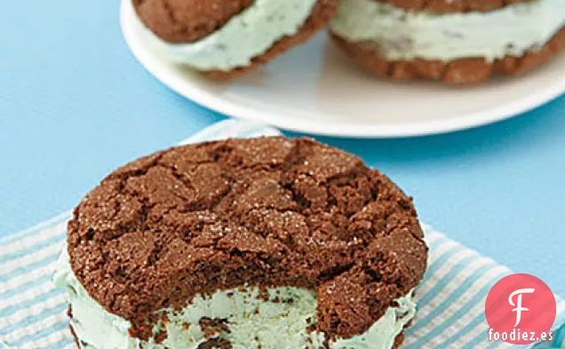 Sándwiches de Helado con Chips de Chocolate y Menta