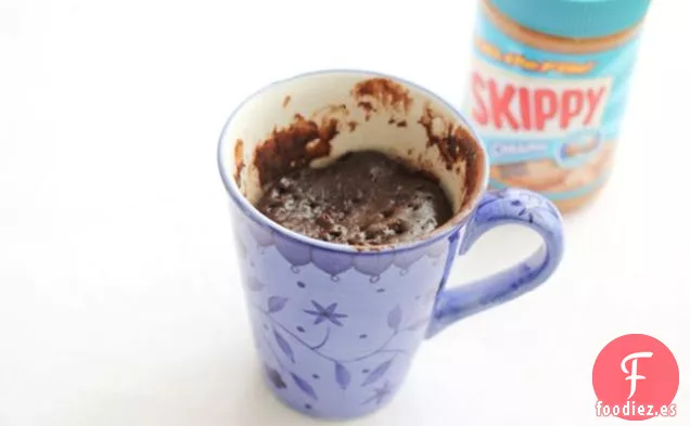 Pastel de Taza de Chocolate con Mantequilla de Maní