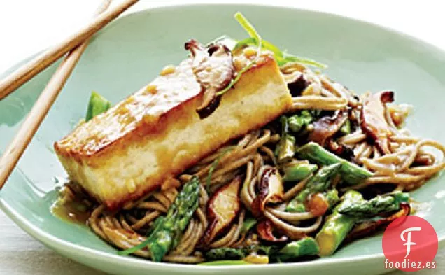 Fideos Soba con Tofu Glaseado con Miso y Verduras