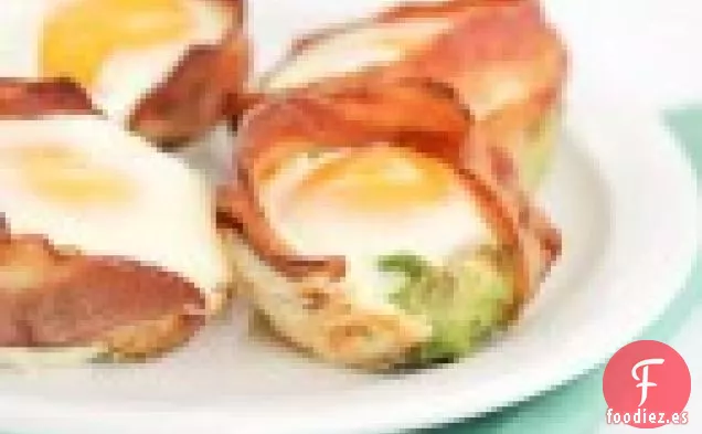 Tazas de Huevos con Aguacate y Tocino