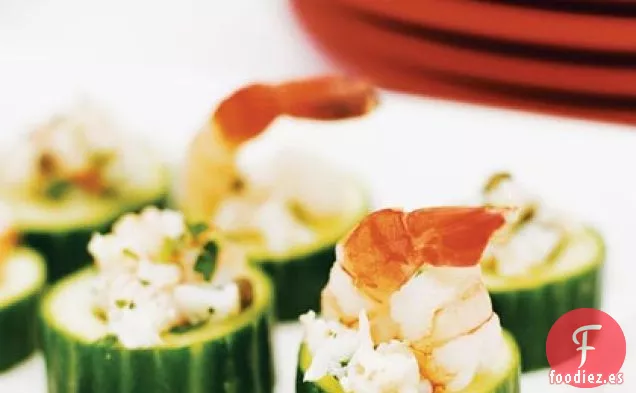 Ensalada Mediterránea de Camarones en Tazas de Pepino