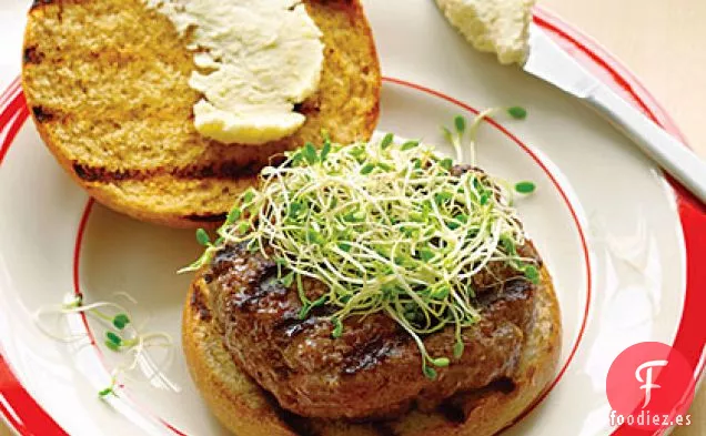 Hamburguesas de Bisonte y Cerveza con Queso de Pub