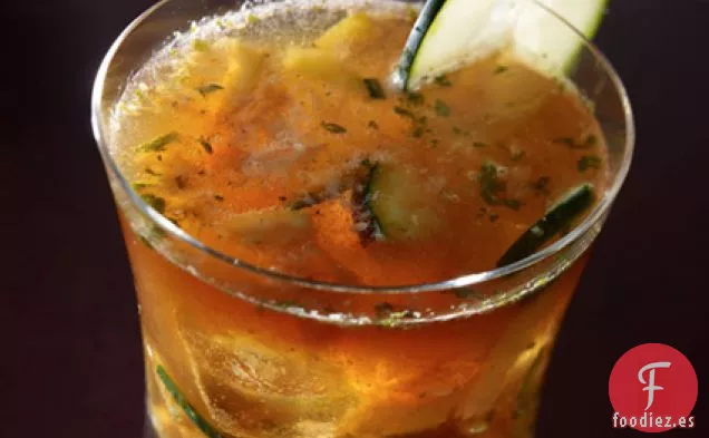 Pimm's Italiano Con Menta, Limón, Pepino Y Fernet Branca