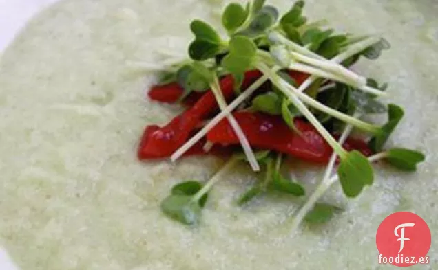 Gazpacho De Pepino Con Pimiento De Piquillo Y Brotes De Rábano