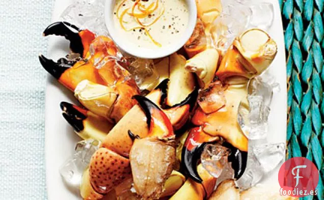 Garras de Cangrejo de Piedra con Salsa Picante de Rábano Picante y Naranja