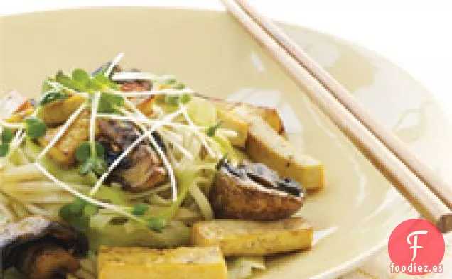 Tofu Con Miel En Udon Con Cintas De Pepino