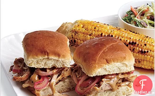 Sliders de Pollo a la Barbacoa con Cebollas en Escabeche