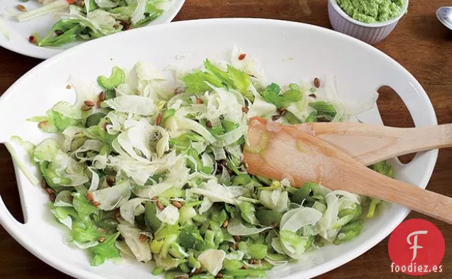 Ensalada de Hinojo y Apio con Semillas de Calabaza