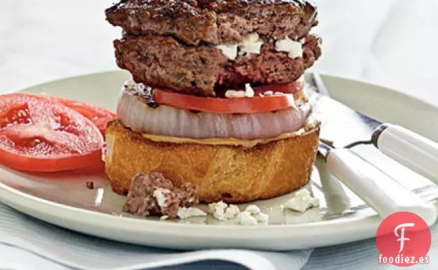 Hamburguesas Rellenas de Queso Feta con Cebolla a la Parrilla en Masa Madre