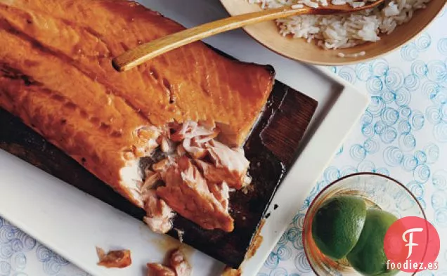 Salmón en Tablas con Arroz de Coco