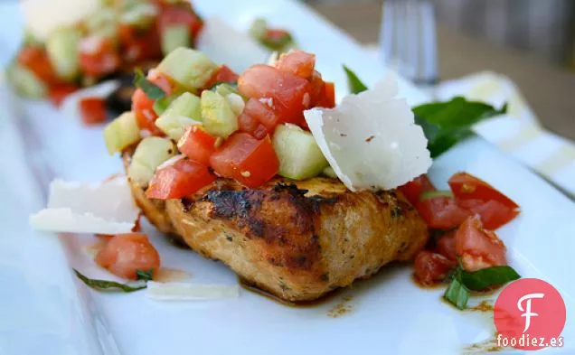 Pollo A La Parrilla Italiano Con Bruschetta De Pepino