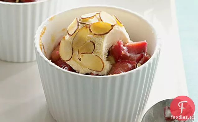 Compota de Ruibarbo con Bolas de Helado de Almendras Tostadas