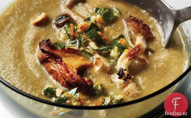 Sopa de Champiñones con Gremolata de Avellanas