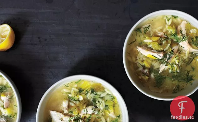 Sopa de Orzo y Pollo con Limón