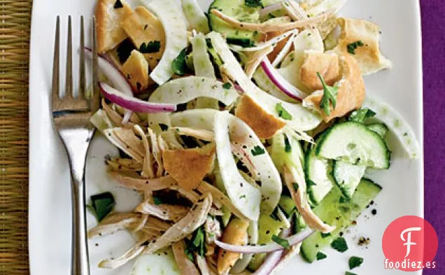 Ensalada de Pita con Pepino, Hinojo y Pollo
