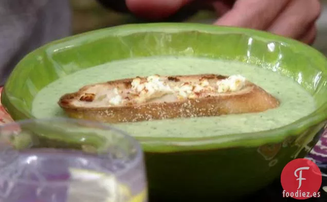Gazpacho de Pepino y Lichi con Crostini de Queso Feta