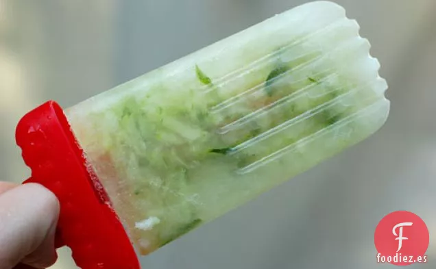 Paletas Heladas de pepino y albahaca