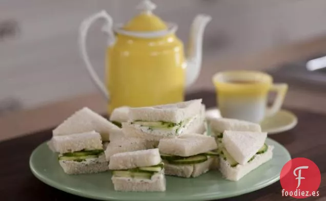 Sándwiches de Té con Queso Crema de Pepino y Limón y Eneldo