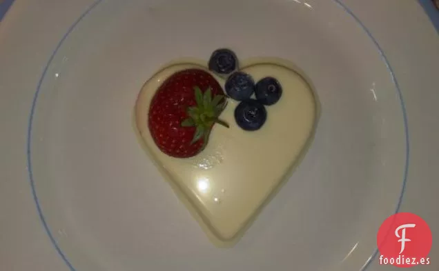 Panna Cotta De Vainilla Y Chocolate Blanco Con Fresas