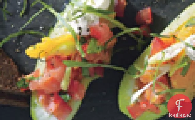 Barcos De Salmón Y Pepino