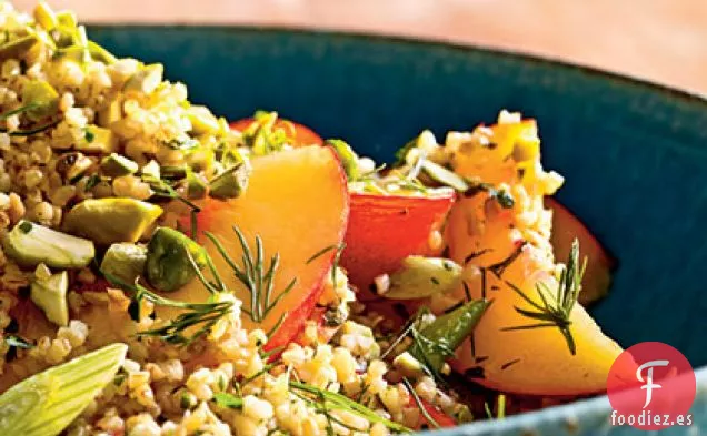 Ensalada de Trigo Agrietado con Nectarinas, Perejil y Pistachos