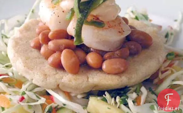 Sopes Verdes de Chile con Mayonesa de Chipotle, Camarones y Ensalada de Piña