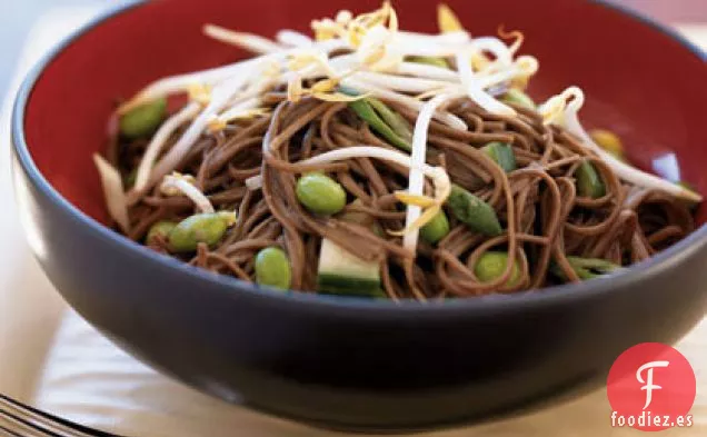 Ensalada de Fideos de Pepino Picante con Edamame