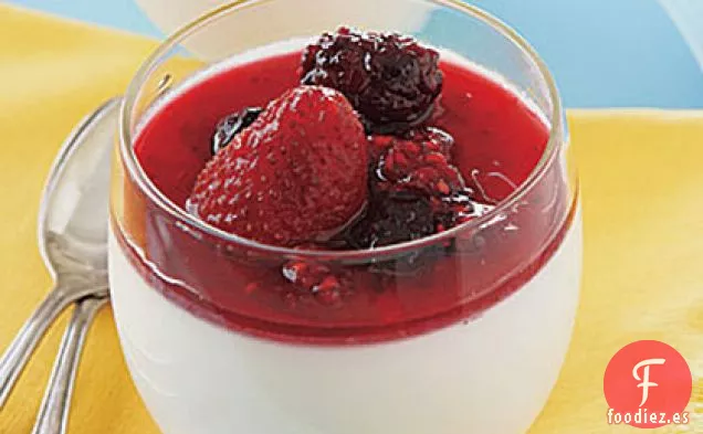 Panna Cotta de Limón con Compota de Bayas
