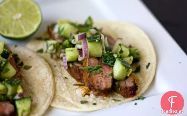 Tacos de Carne friccionados con Chile y Salsa de Pepino y aguacate