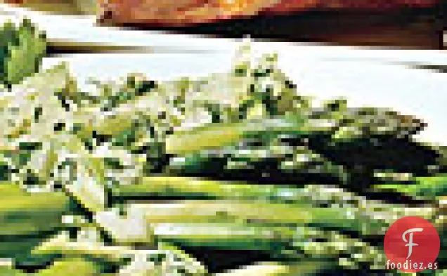 Ensalada de Espárragos, Cebolla Verde, Pepino y Hierbas