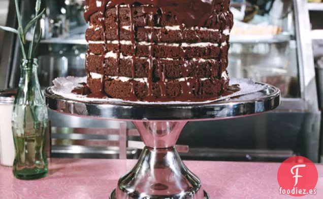 Pastel de Chocolate de Una Milla de Altura con Crema de Mantequilla de Vainilla