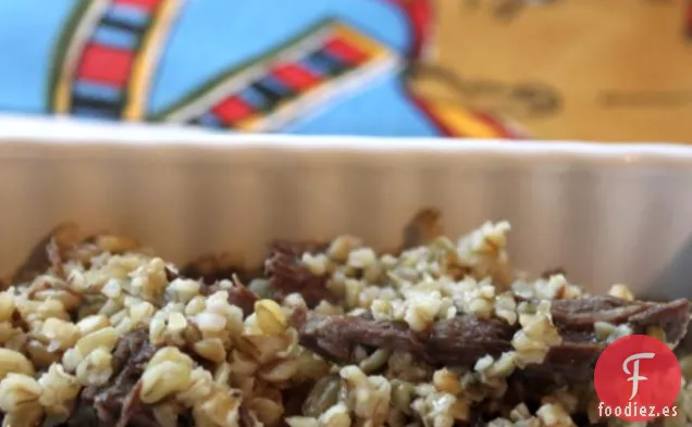 Pilaf De Cordero Alimentado Con Pasto Freekeh Y Estofado, Cubierto Con P Tostado