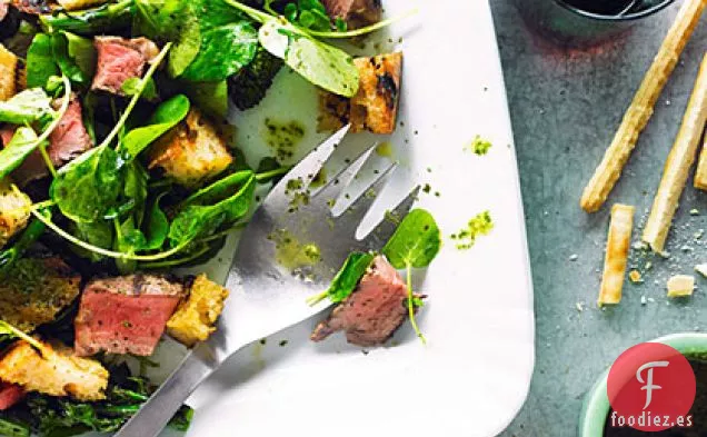 Ensalada de Ternera, Brócoli y Pan con Salsa Verde