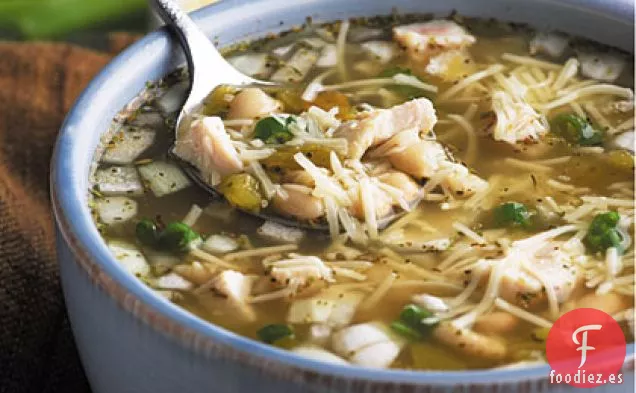 Chile de Pollo con Frijoles Blancos