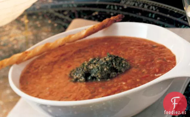 Sopa De Tomate Asado Refrigerada Con Pesto