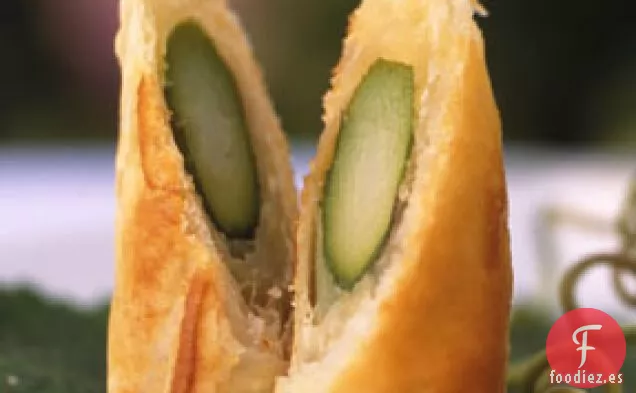 Rollos de Pastelería de Espárragos y Parmesano