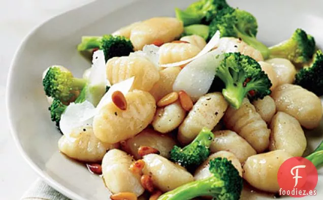 Ñoquis de Mantequilla Dorados con Brócoli y Nueces
