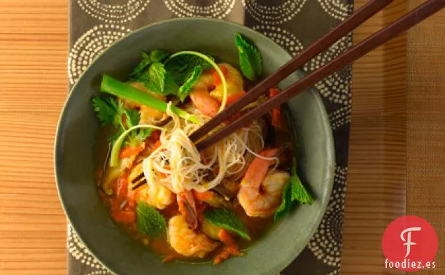 Sopa Asiática de Fideos de Arroz y Camarones
