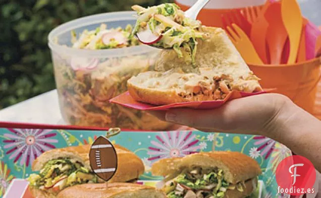 Sándwich De Pollo Picado Con Repollo Crujiente De Pacanas