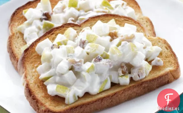 Tostadas con Pan de Nuez y Pera para el desayuno