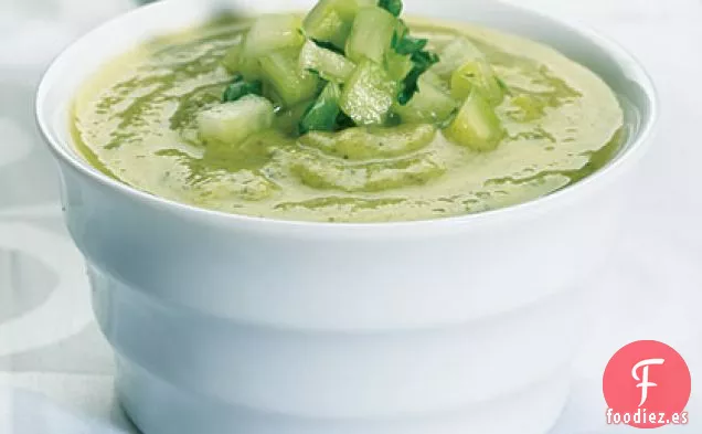 Sopa de Calabacín y Aguacate con Salsa de Pepino