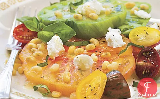 Ensalada De Tomate De Herencia Con Guisantes Frescos