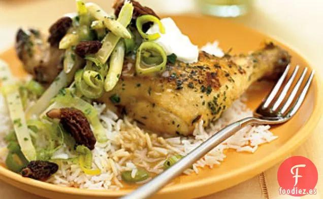 Pollo Estofado con Espárragos Blancos y Morel Salteado con Crema Fresca