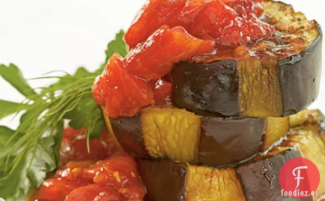 Berenjena Cocida al Aceite de Oliva con Tomate Fresco y Salsa de Granada