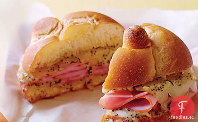 Sándwiches de Jamón Tostado y Semillas de Amapola